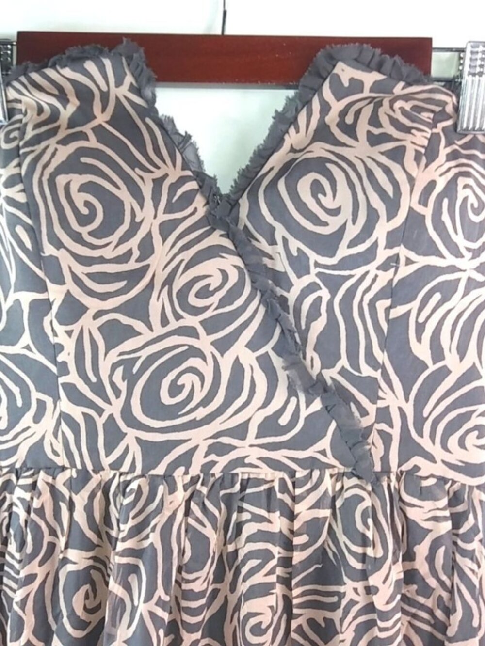 BCBG Paris S Silk Halter Formal Abstract Roses Pattern Maxi Dress in Gray Pink